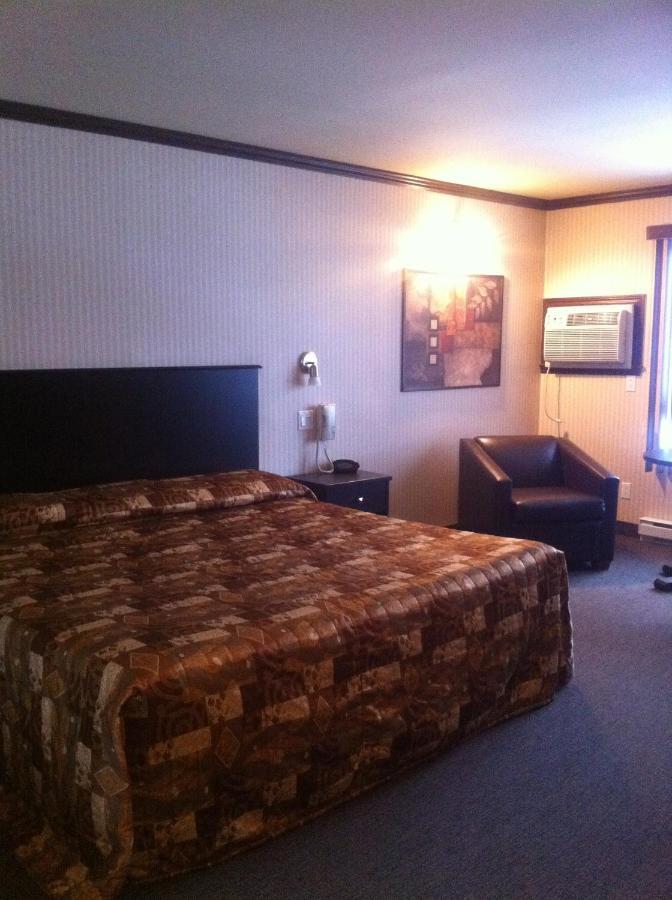 Ramada By Wyndham Laval Quarto foto