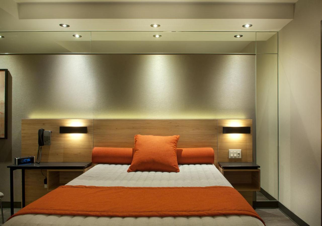 Ramada By Wyndham Laval Exterior foto