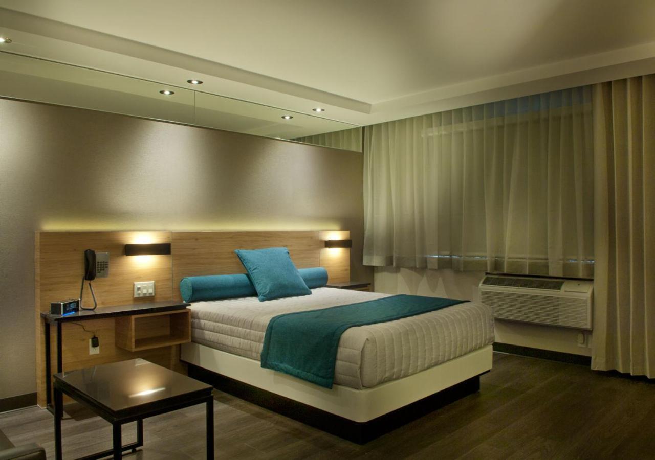 Ramada By Wyndham Laval Exterior foto
