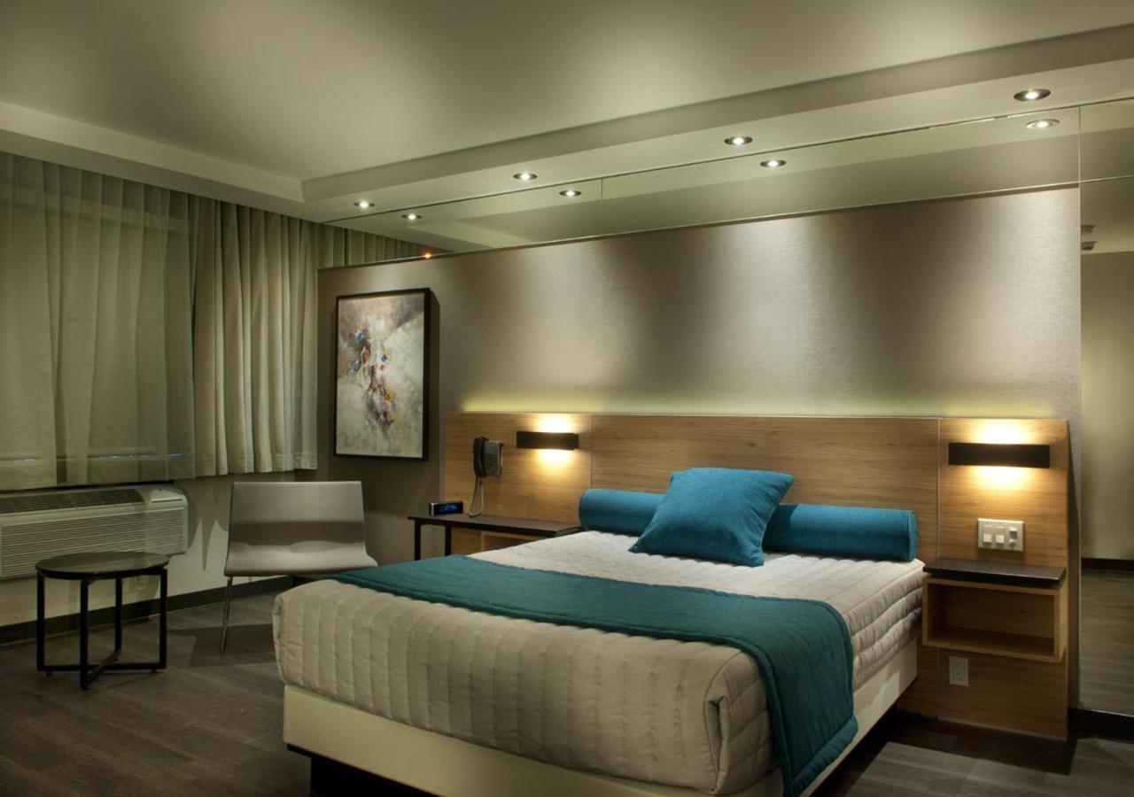 Ramada By Wyndham Laval Exterior foto