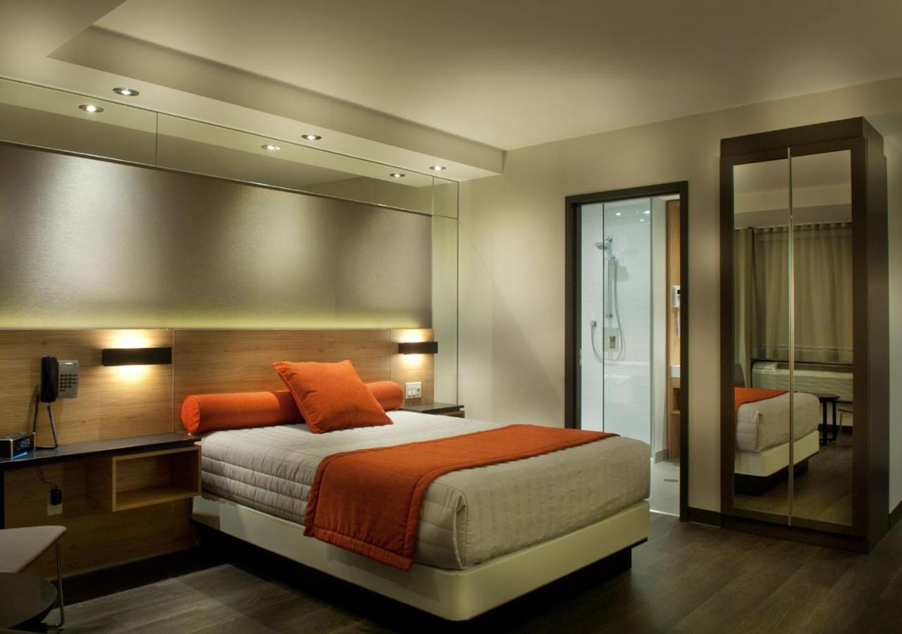 Ramada By Wyndham Laval Exterior foto