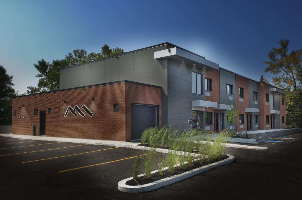 Ramada By Wyndham Laval Exterior foto