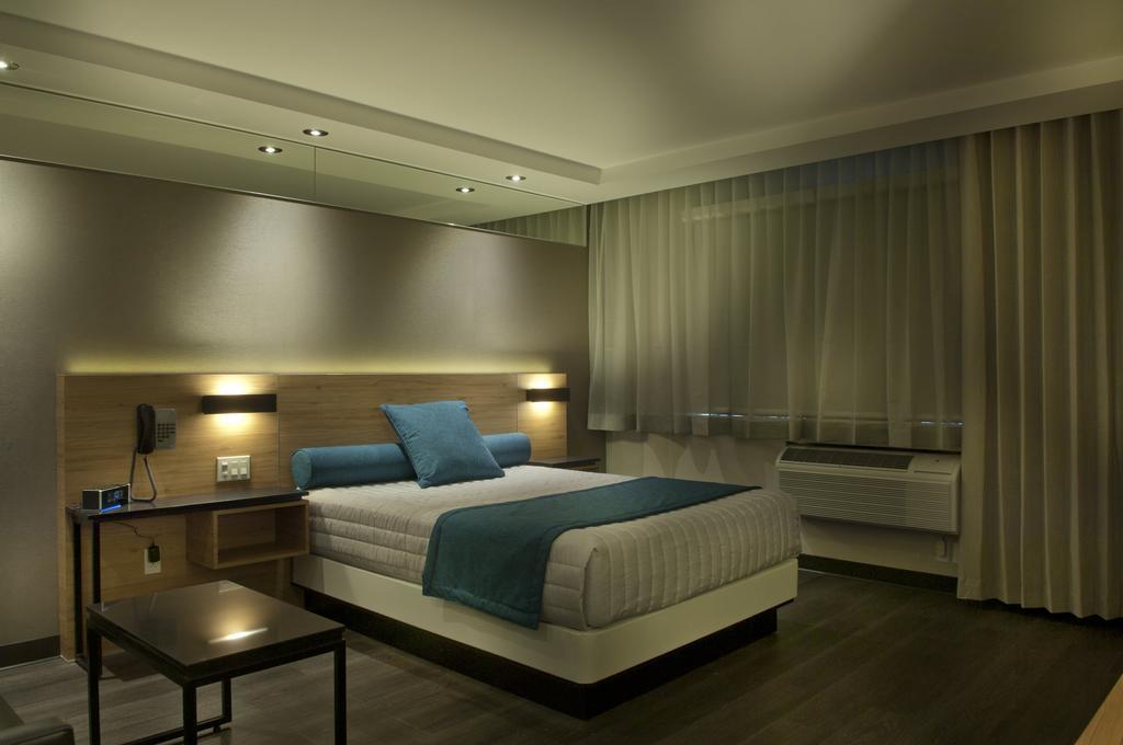 Ramada By Wyndham Laval Exterior foto