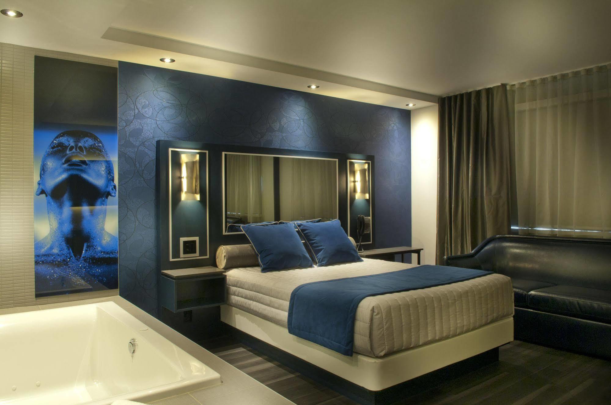 Ramada By Wyndham Laval Exterior foto