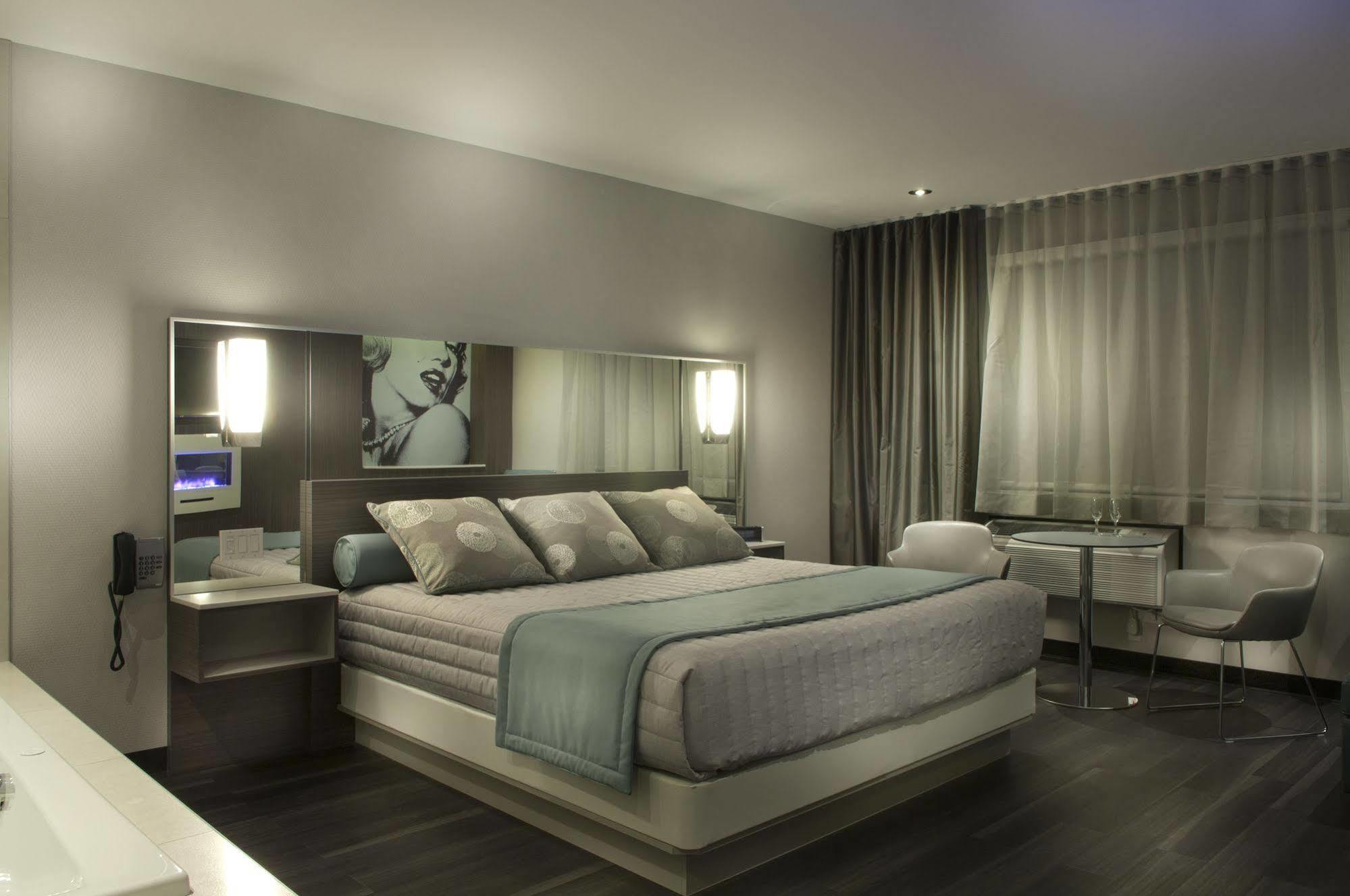 Ramada By Wyndham Laval Exterior foto