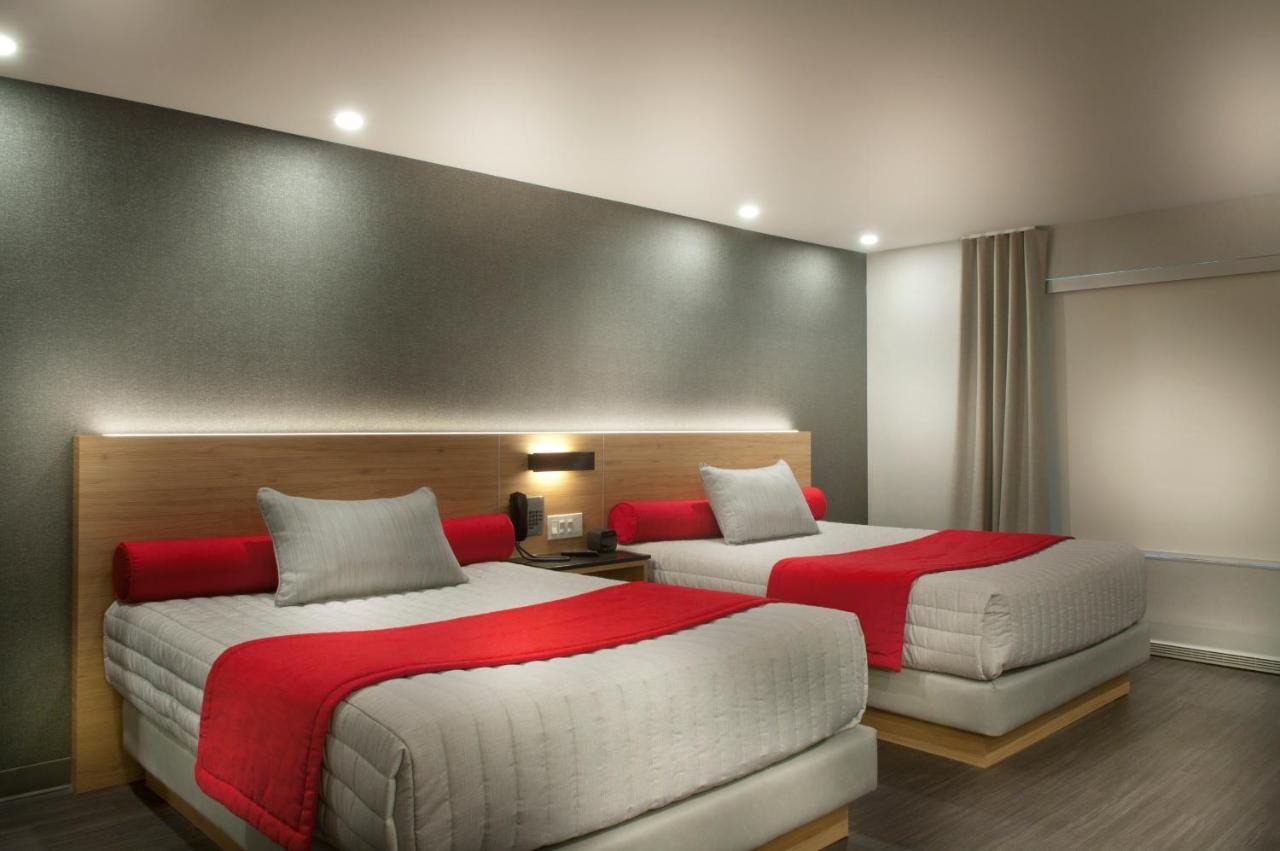 Ramada By Wyndham Laval Exterior foto